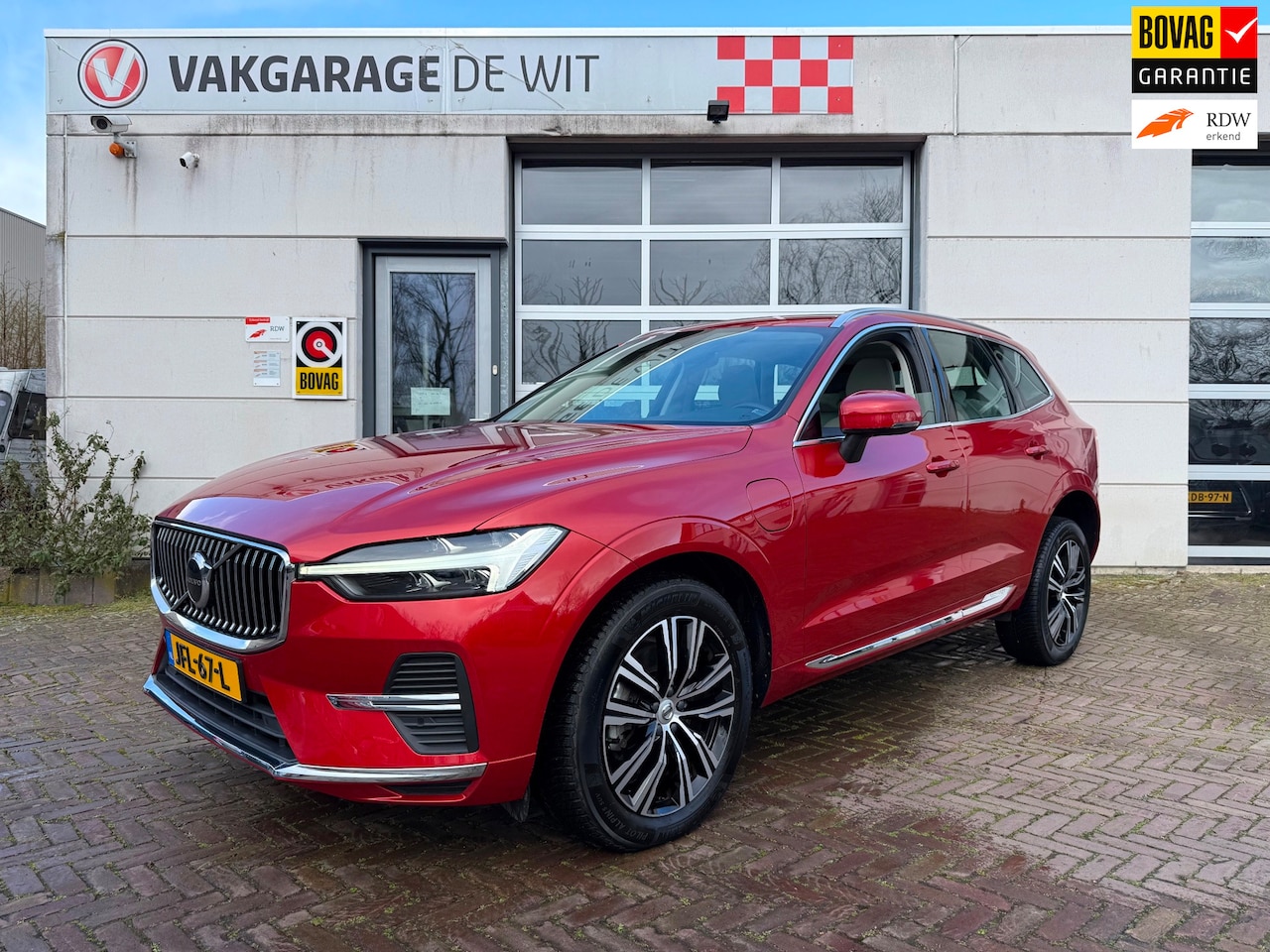 Volvo XC60 - 2.0 T6 Plug-in hybrid AWD Inscription | Luchtvering | Long Range | Pano - AutoWereld.nl