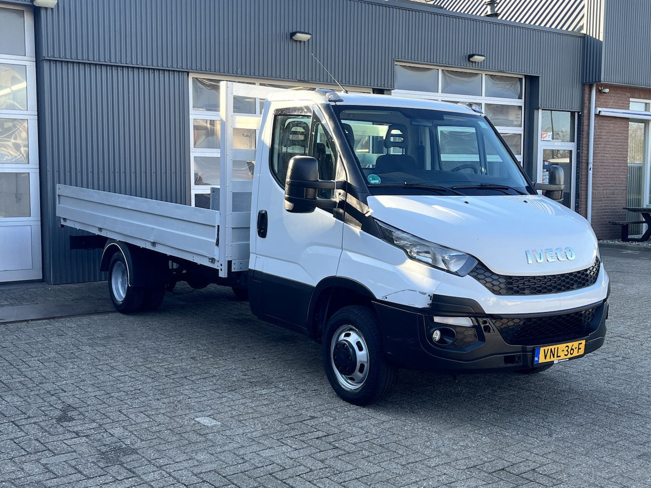 Iveco Daily - 35C15 3.0 410 Openlaadbak Pick-up Dubbele lucht Trekhaak 3500kg trekgewicht Cruise control - AutoWereld.nl