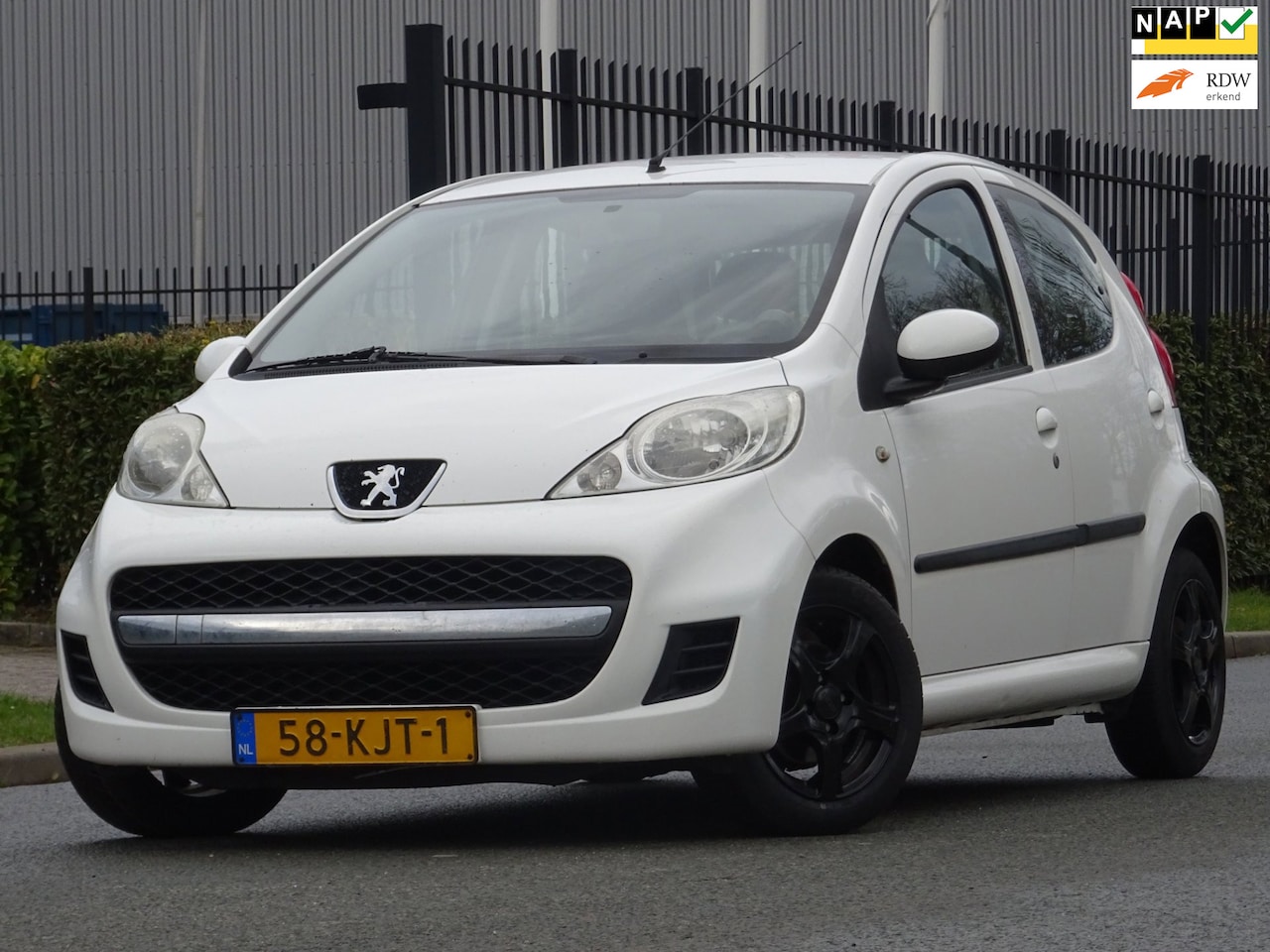 Peugeot 107 - 1.0-12V Sublime 5DR NAP/AIRCO/ELEKRAM/APK 3-2027 - AutoWereld.nl
