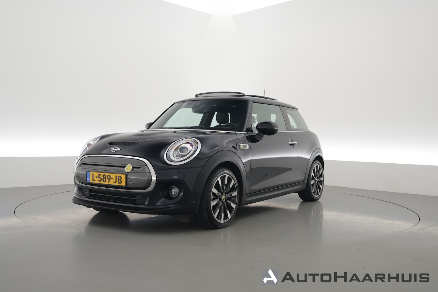 MINI Mini-Electric - Cooper S Yours 33 kWh | Rijklaar! | S/K-dak | HUD | Harman/Kardon | Leder | Camera+PDC | N - AutoWereld.nl