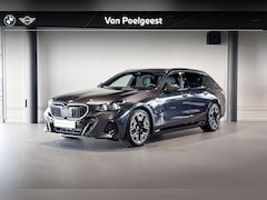 BMW 5-serie Touring - 530e xDrive | M Sport Pro | Bowers & Wilkins | Iconic Glow | Glazen Panoramardak | Trekhaa