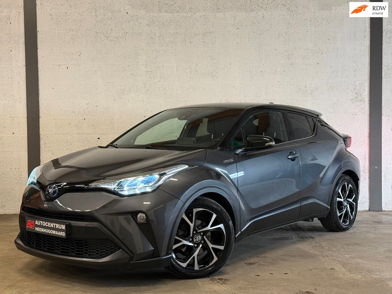Toyota C-HR - 1.8 Hybrid Executive Navi Carplay|Camera|LED|Cruise|Dealer Onderhouden !! - AutoWereld.nl