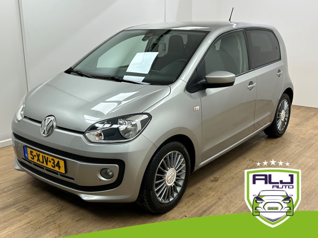 Volkswagen Up! - Occasion 1.0 high up! BlueMotion | Grijs | Tweedehands volkswagen Up | Airco | Cruisecontr - AutoWereld.nl