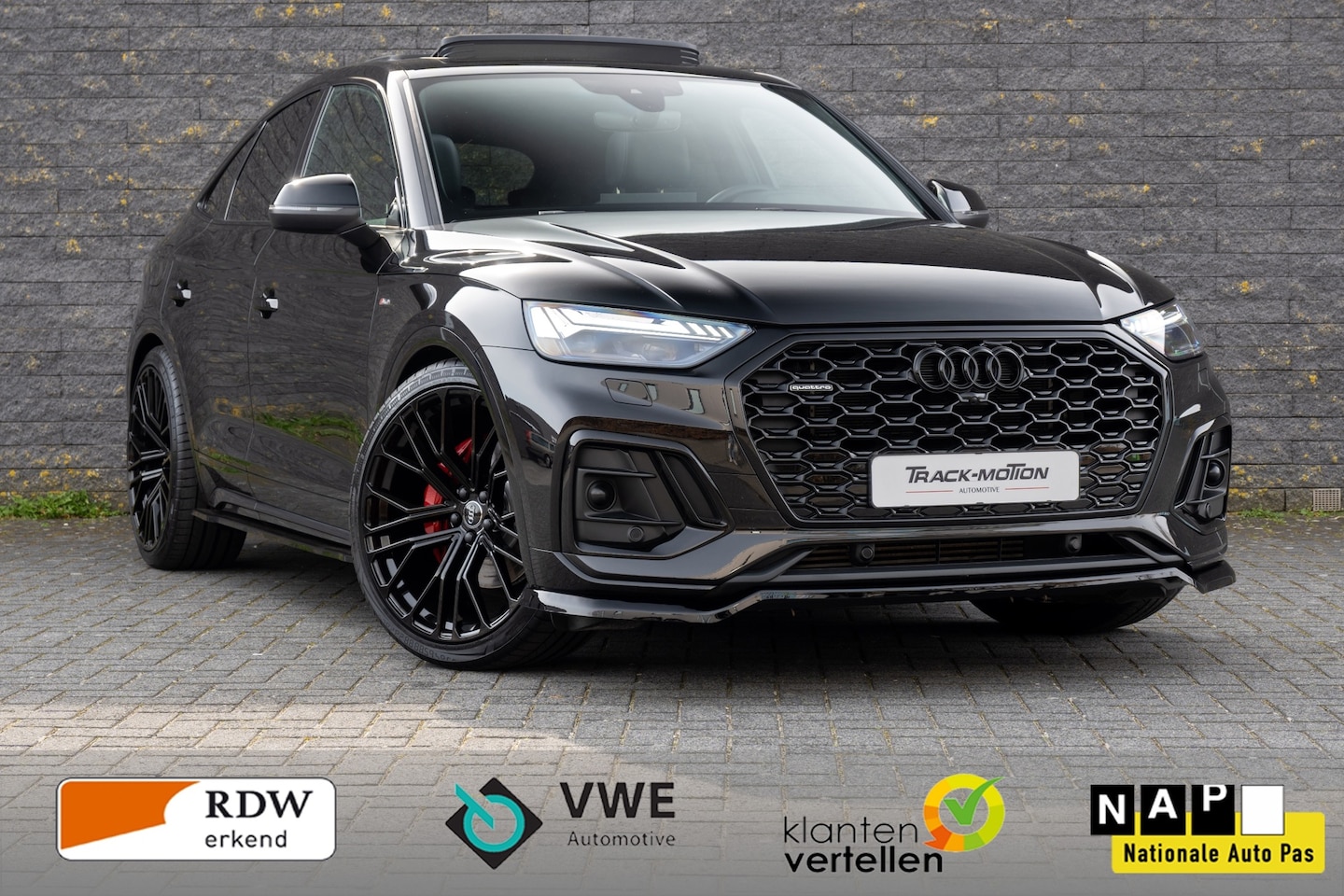 Audi Q5 Sportback - 55 TFSI e S edition Pano luchtvering Black & Black - AutoWereld.nl