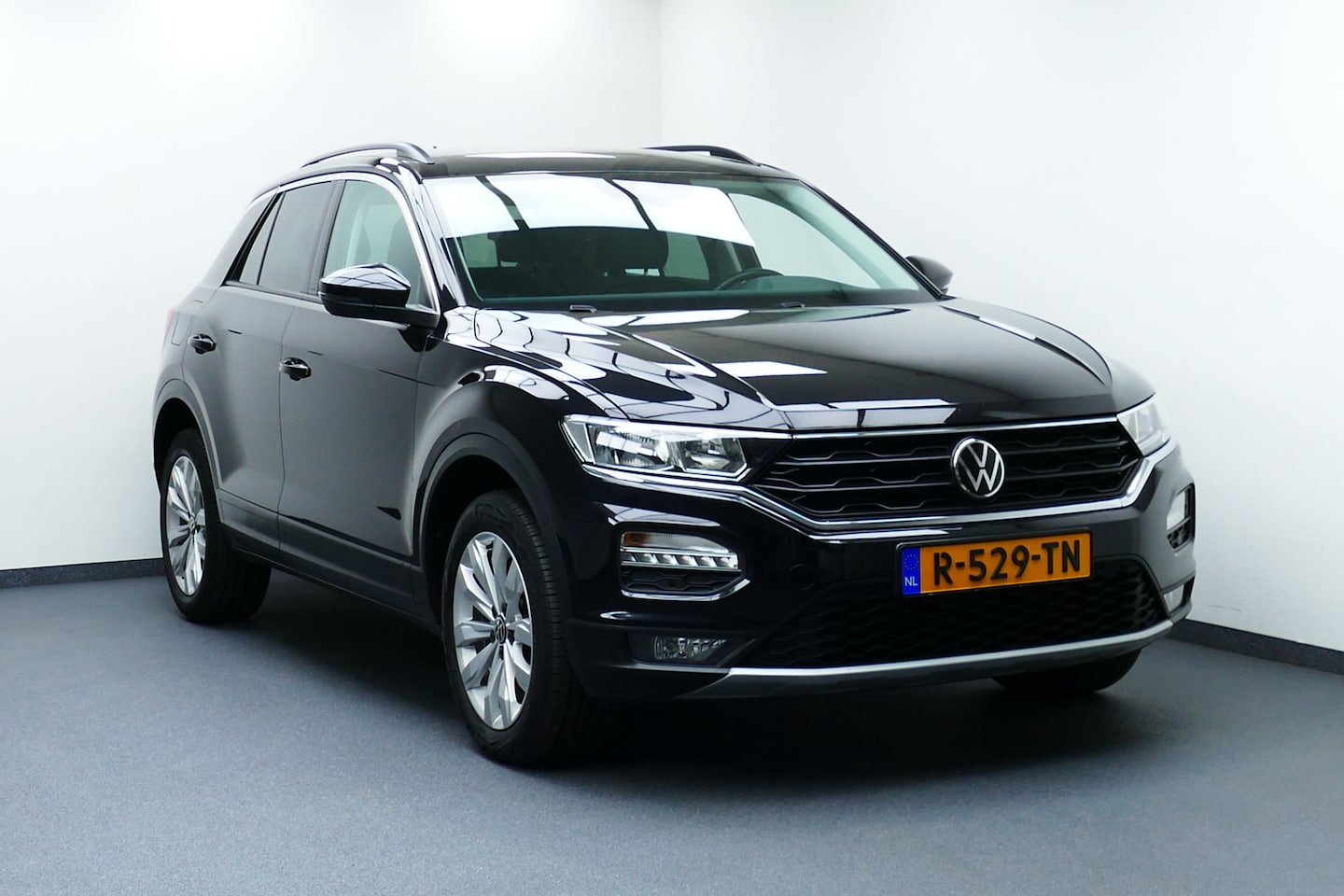 Volkswagen T-Roc - 1.5 150pk TSI Sport Bj21. Adap Cruise, Carplay/Android Navi, Clima, PDC V+A, 17"LMV Haak 1 - AutoWereld.nl