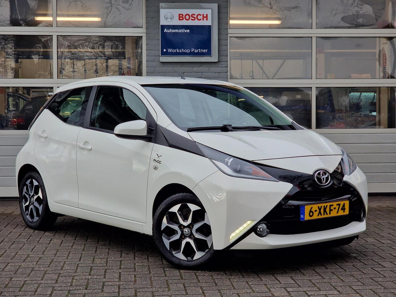 Toyota Aygo - 1.0 VVT-i x-play|Airco|Cruise|Led|Camera|Carplay|LM-velgen| - AutoWereld.nl