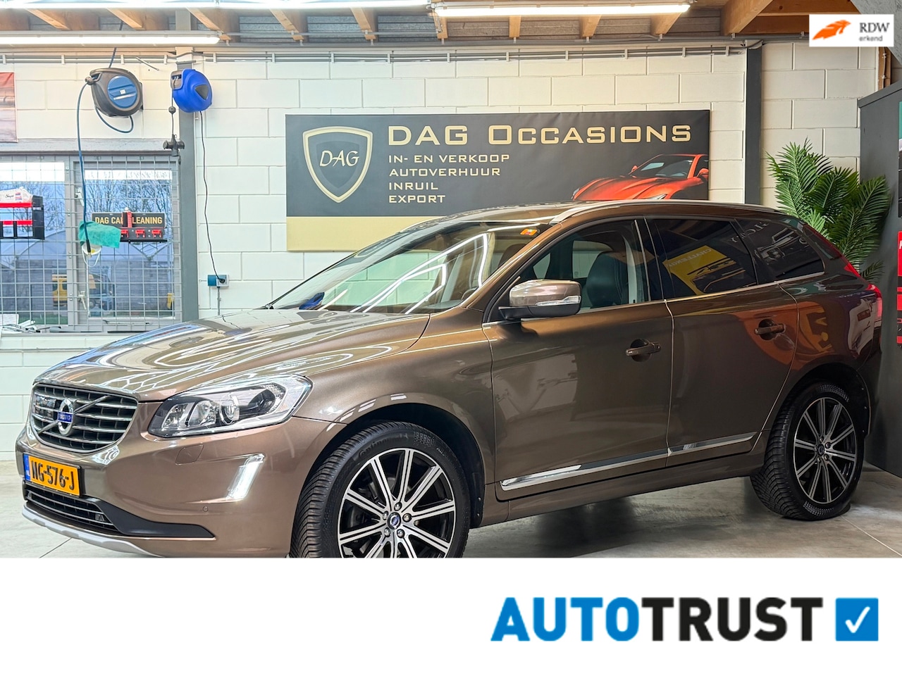 Volvo XC60 - 2.0 T6 FWD R-Design AUTOMAAT|CAMERA|LEER|ADAP CRUISE - AutoWereld.nl