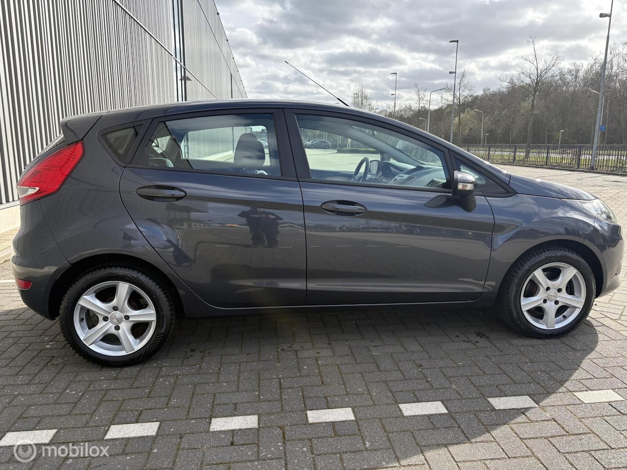 Ford Fiesta - 1.25 Titanium Nieuwe Apk keuring+Grote beurt - AutoWereld.nl