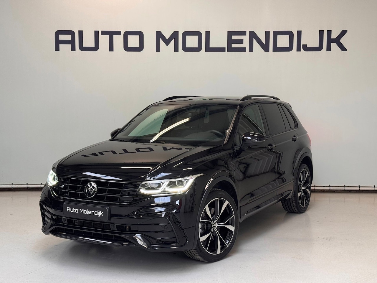 Volkswagen Tiguan - 1.4 TSI PHEV e-Hybrid R-Line / Matrix / 20 inch / el. trekh. / DCC / Keyless - AutoWereld.nl