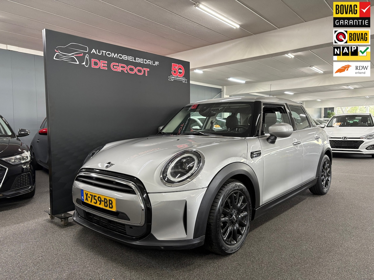 MINI Cooper - Mini 1.5 Camden Edition/ Automaat/ NL auto/ Eerste eigenaar/ Parkeersensoren achter/ 100KW - AutoWereld.nl
