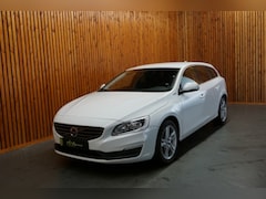 Volvo V60 - 2.4 D5 TWIN ENGINE AUTOMAAT NAVI CLIMA