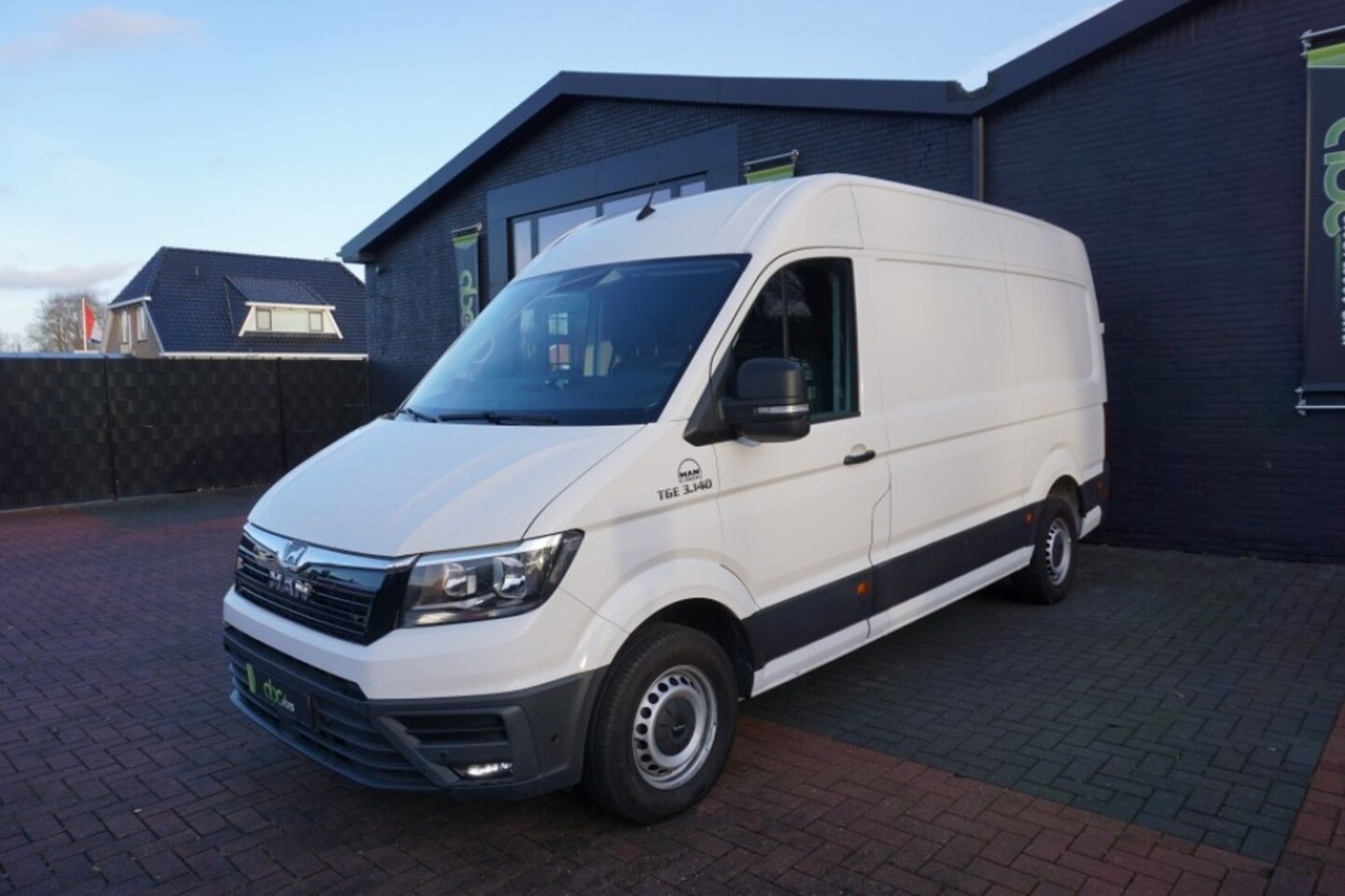 MAN TGE - 3.140 L3H3/ AIRCO/ NAVIGATIE 3 PERSOONS - AutoWereld.nl