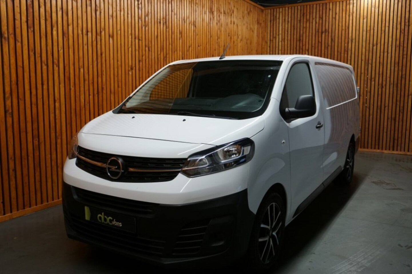 Opel Vivaro - 2.0 CDTI L3H1 SELECTION EDITION 3 PERSOONS - AutoWereld.nl