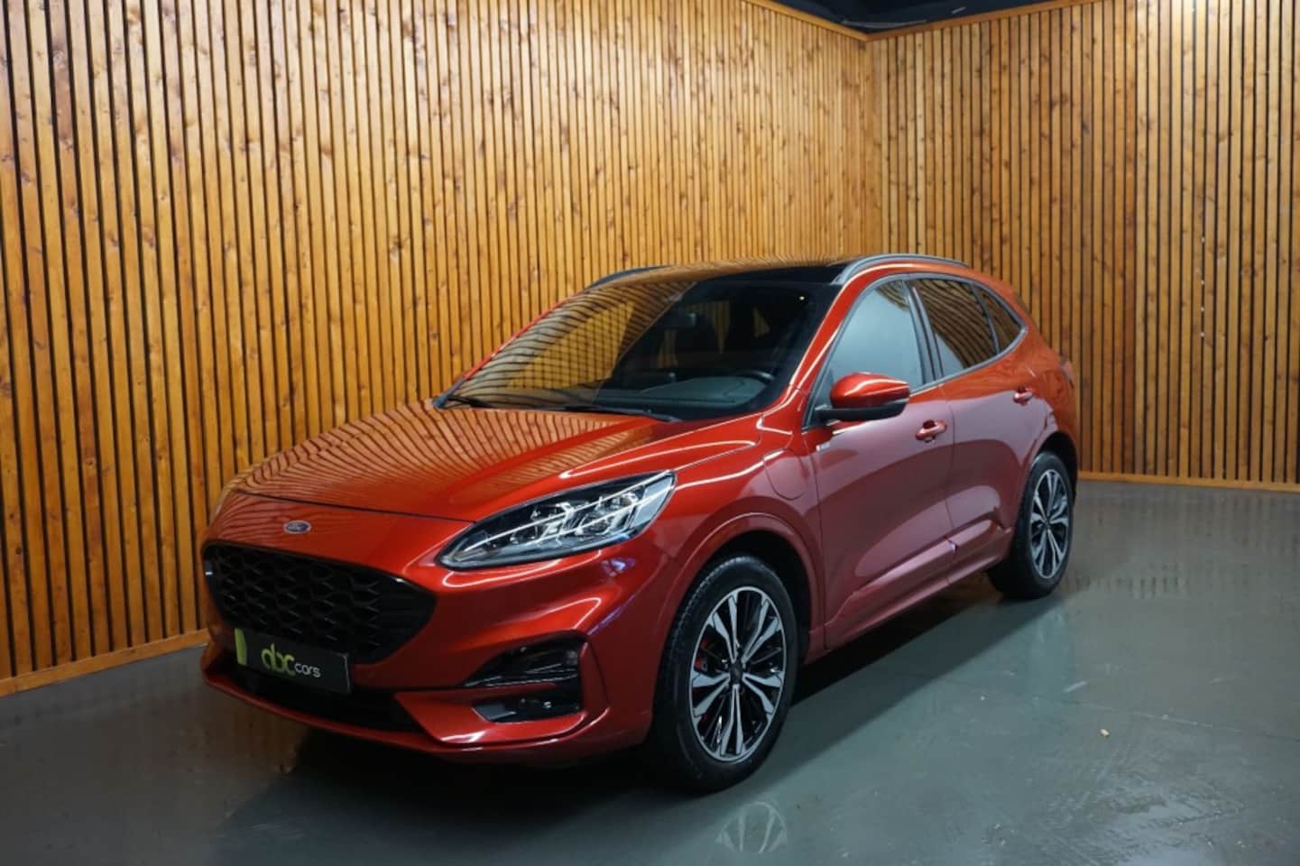 Ford Kuga - 2.5 PHEV ST-LINE X Automaat Pano.dak Navigatie - AutoWereld.nl