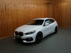 BMW 1-serie - 118I Business Edition Aut. Nav Clima Lane Assist
