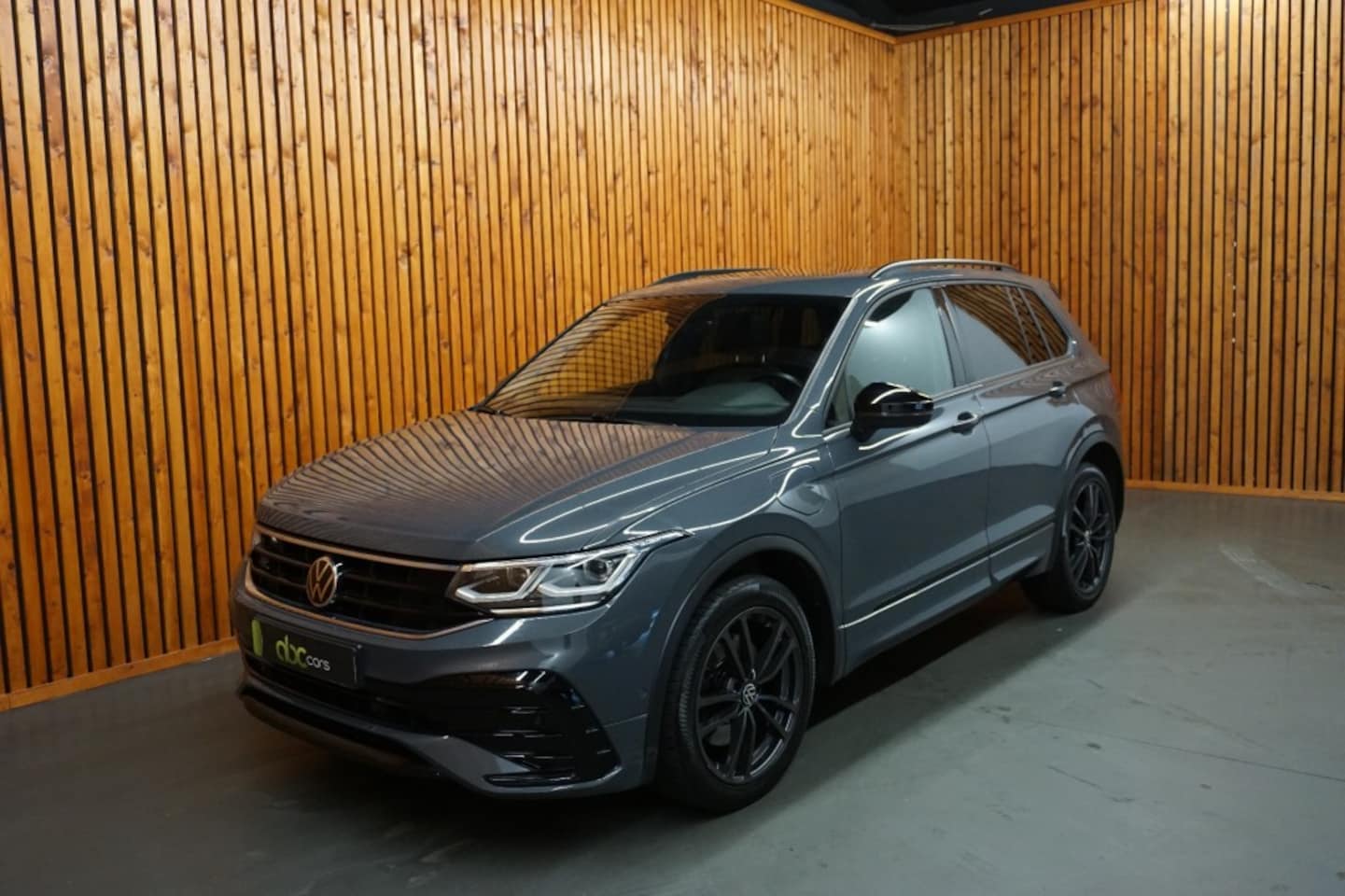 Volkswagen Tiguan - 1.4 TSI eHybrid R-Line Business+ Automaat Sfeerverlichting - AutoWereld.nl