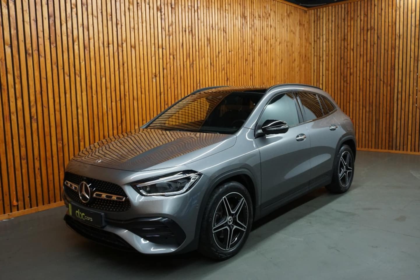 Mercedes-Benz GLA-Klasse - 200 Business Solution AMG Automaat Panodak Clima - AutoWereld.nl