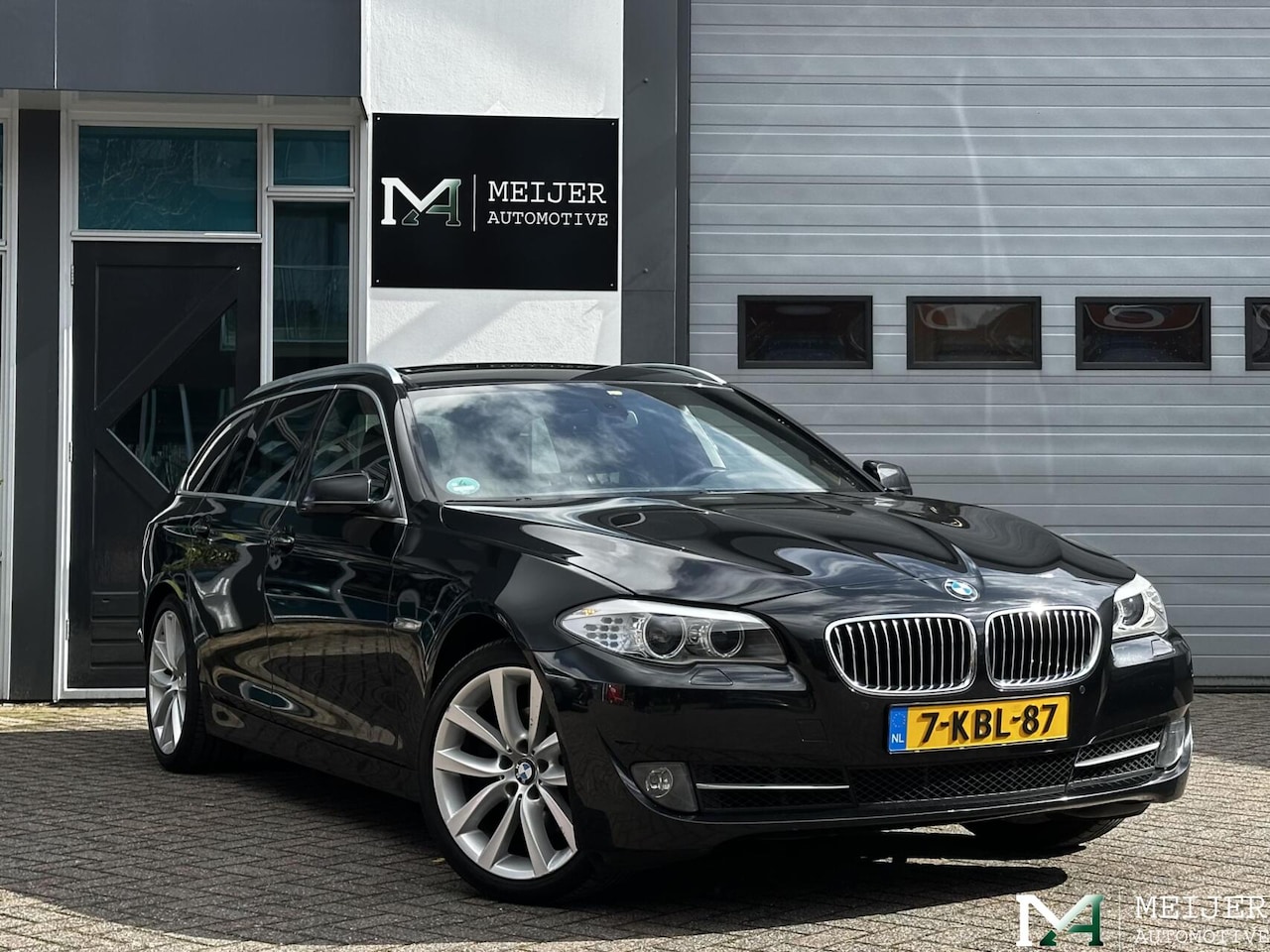 BMW 5-serie Touring - 520i High Executive|Stoelv.|Trekh.|Elektr.klep|Xenon|PDC|Aut|NAP - AutoWereld.nl
