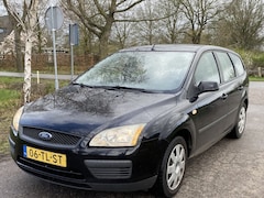 Ford Focus Wagon - 1.6-16V Trend