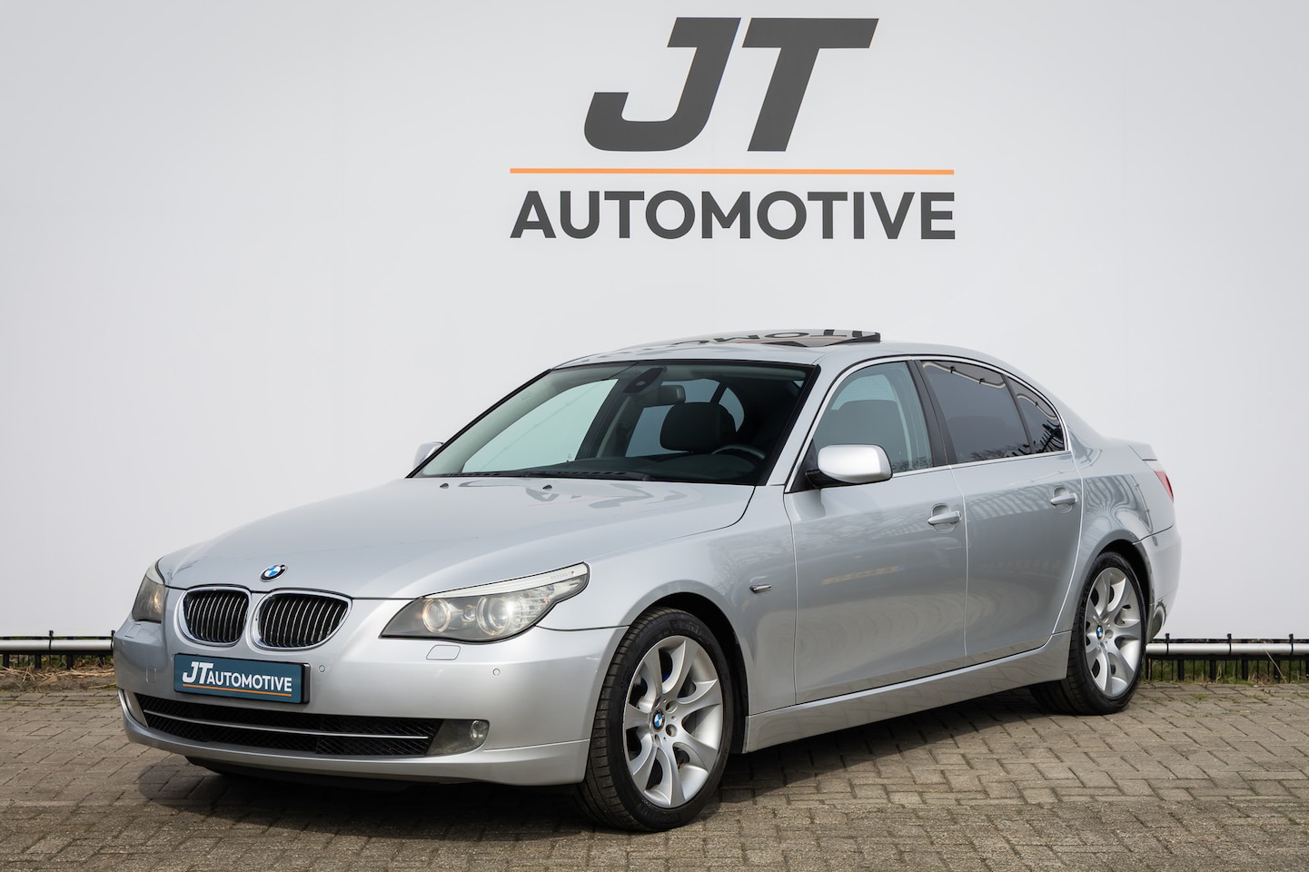 BMW 5-serie - 5ER REIHE 525i Pano | Stoelverwarming | elektrische stoelen | Cruise Control | PDC | Leder - AutoWereld.nl