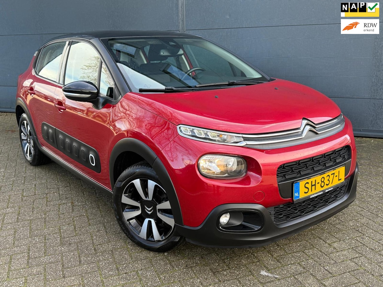 Citroën C3 - 1.2 PureTech Shine/Navi/camera/carplay/Airco/cruise - AutoWereld.nl