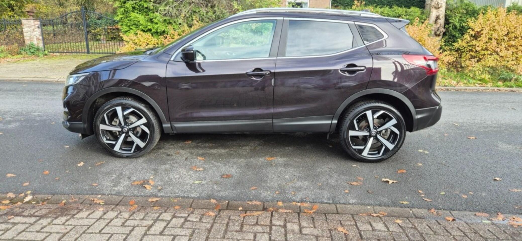 Nissan Qashqai - 1.3 DIG-T Premium Edition*leer*Panorama* - AutoWereld.nl