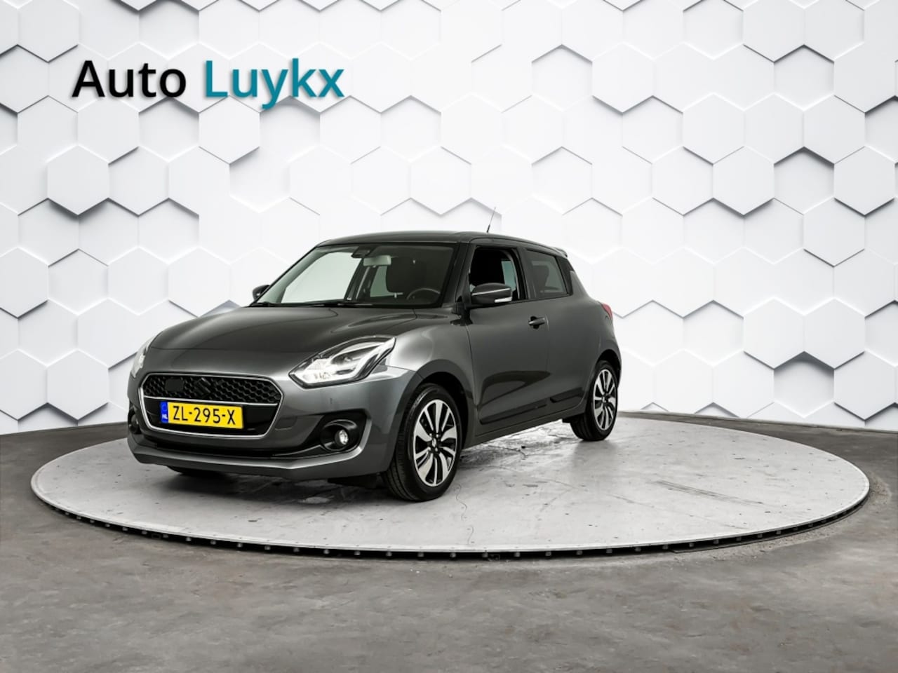 Suzuki Swift - 1.2 Stijl Smart Hybrid | Navigatie | Adaptieve Cruise Control | Parkeercamera - AutoWereld.nl