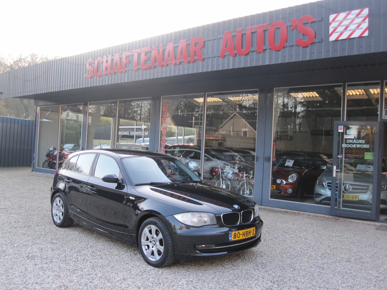 BMW 1-serie - 118i Business Line zeer mooi nederlandse auto geen import  apk 28-10-2026 - AutoWereld.nl