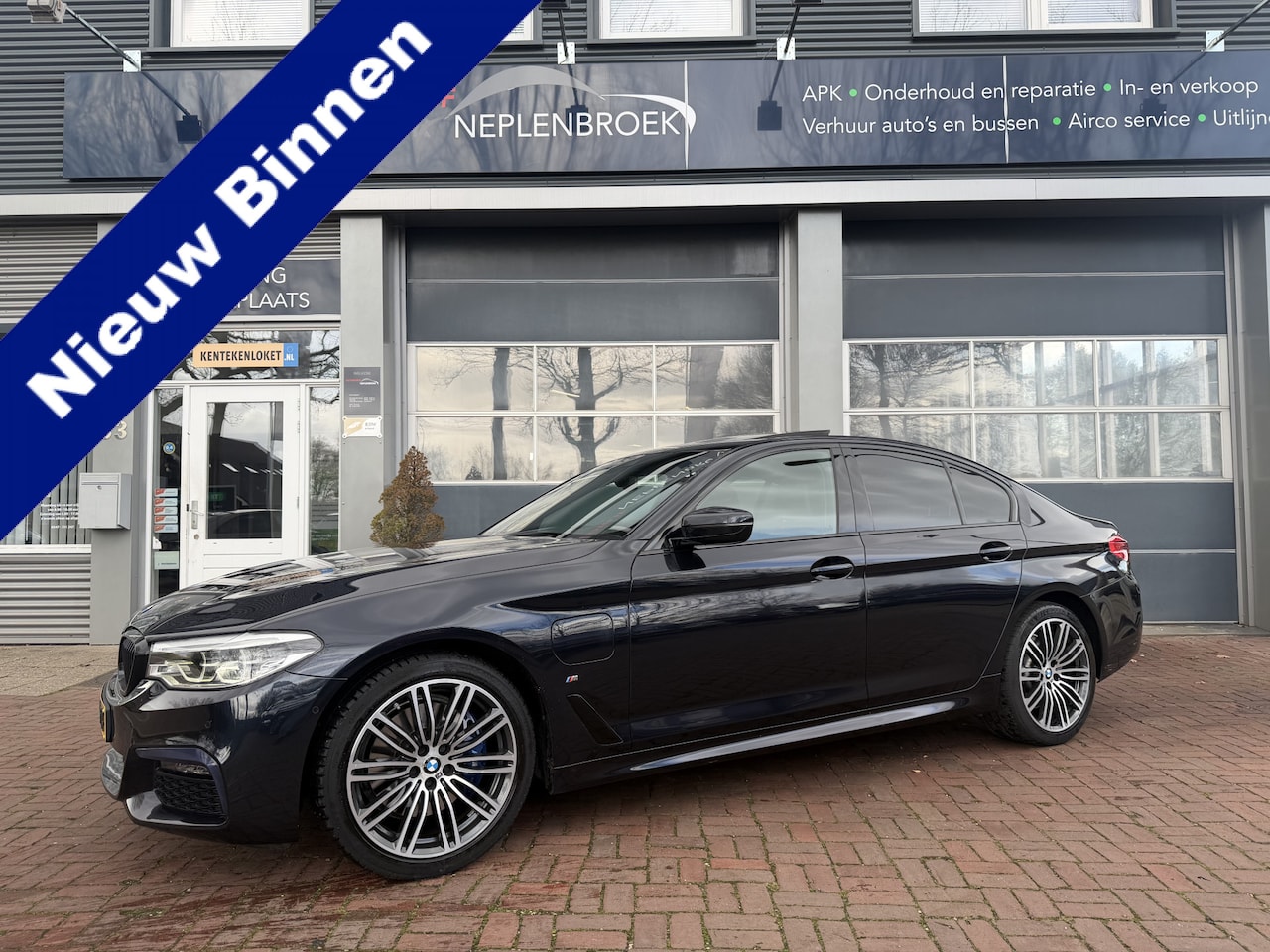 BMW 5-serie - 530e iPerformance eDrive Edition 252pk M-Sport High Ex. | Pano | Laser | Leder | Memory | - AutoWereld.nl