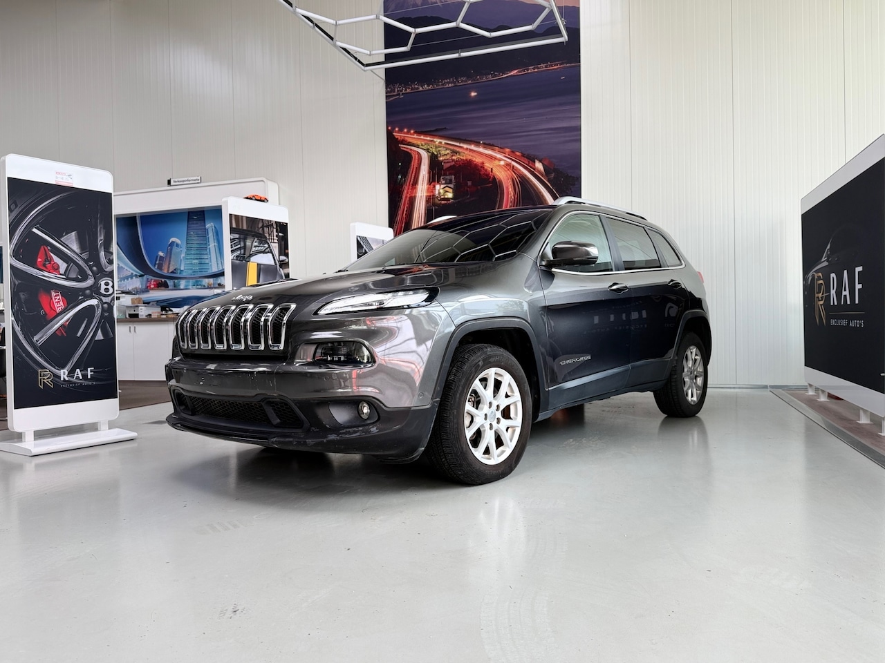 Jeep Cherokee - 2.0 Longtitude Business Edition AWD 2.0 Longtitude Business Edition AWD,Automaat,Leer,Cruise - AutoWereld.nl