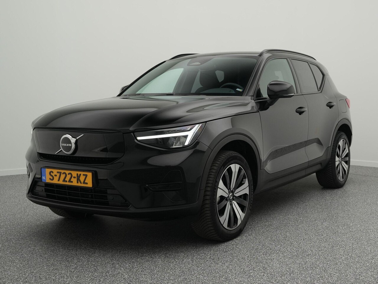 Volvo XC40 - Recharge Core 70 kWh 231 PK | Trekhaak | Navigatie | LED |  Stuur- Stoelverwarming | Camer - AutoWereld.nl