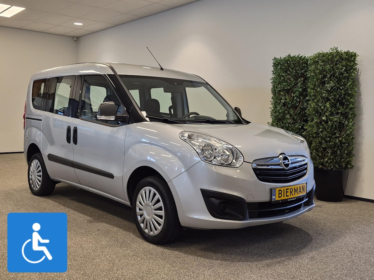 Opel Combo - L1 Rolstoelauto 2+1 Elektrische lier - AutoWereld.nl