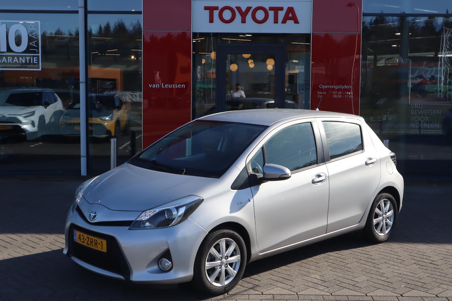 Toyota Yaris - 1.5 HYBRID ASPIRATION NAVIGATIE CRUISE LM-VELGEN/ALL-SEASON CLIMATE DEALERONDERHOUDEN - AutoWereld.nl