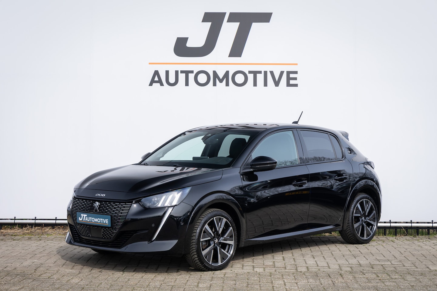 Peugeot 208 - 1.2 PureTech GT Stoelverwarming | Cruise Control | PDC | Camera | Voorruitverwarming - AutoWereld.nl
