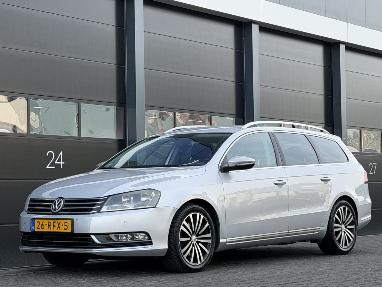 Volkswagen Passat Variant - 1.6 TDI Highline Leer Navi Clima PDC - AutoWereld.nl