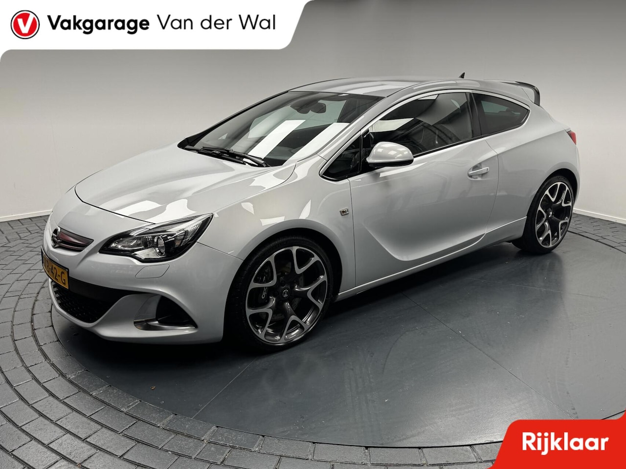 Opel Astra GTC - 2.0 Turbo OPC 280PK Navigatie-Cr.contr-Clima-Leder-Stoelverwarming-Parkeersensoren-Lm19''v - AutoWereld.nl