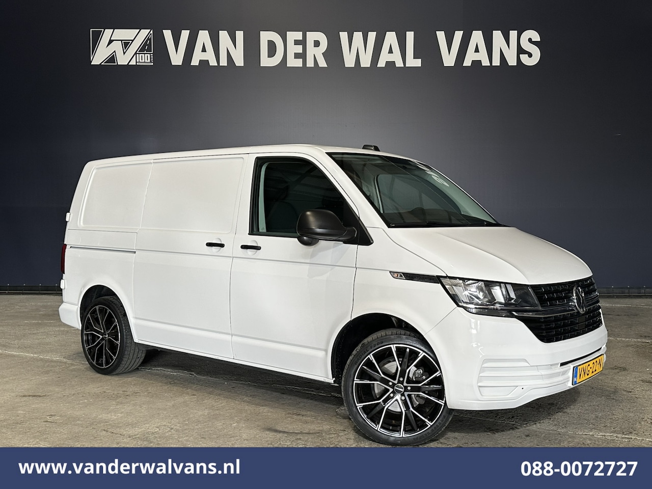 Volkswagen Transporter - 2.0 TDI L1H1 Euro6 Airco | Apple Carplay | Cruisecontrol | LM-velgen | Trekhaak | Parkeers - AutoWereld.nl