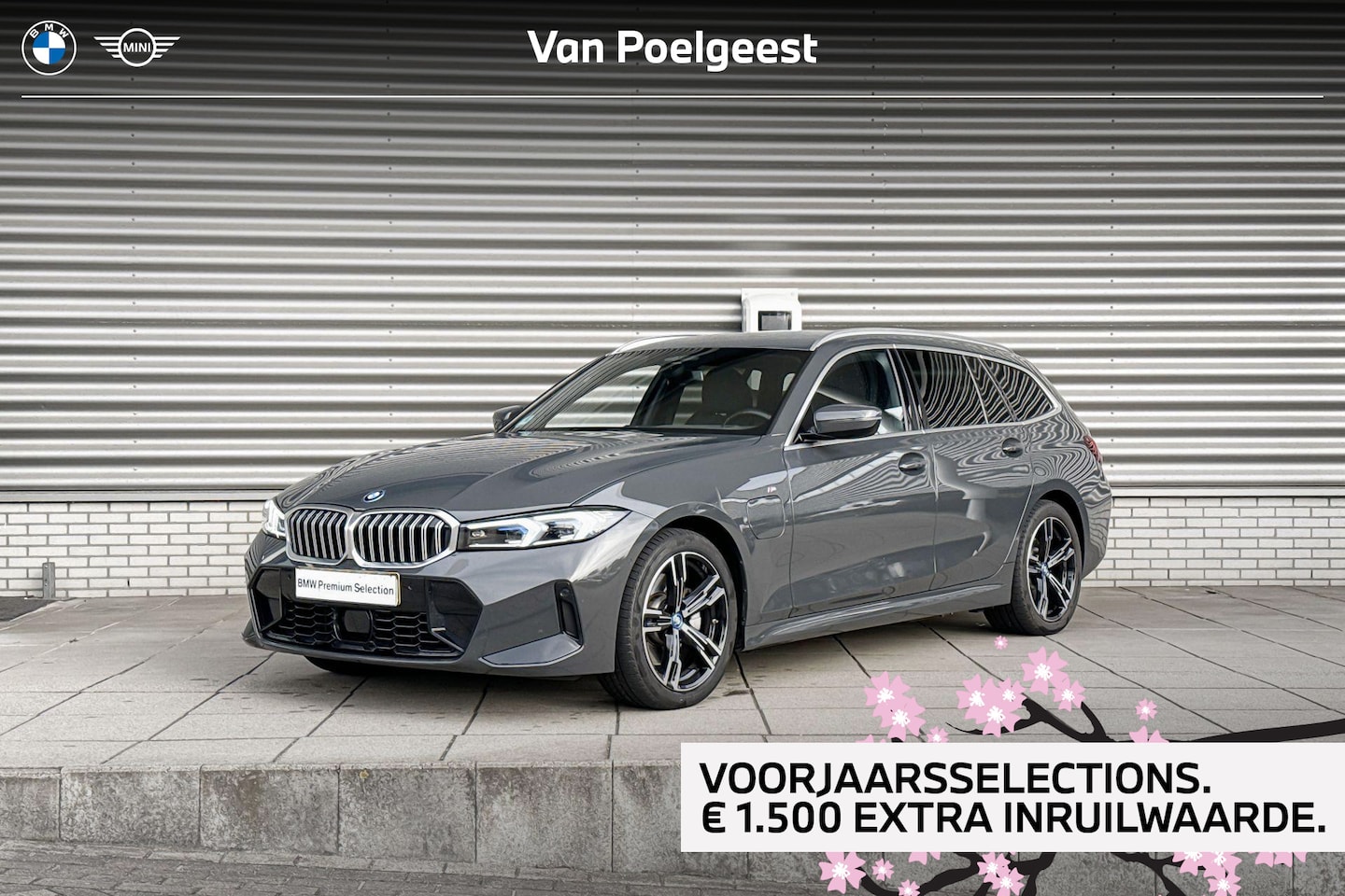 BMW 3-serie Touring - 330e M Sportpakket / Innovation Pack / Comfort Pack / Entertainment Pack / Trekhaak / Harm - AutoWereld.nl