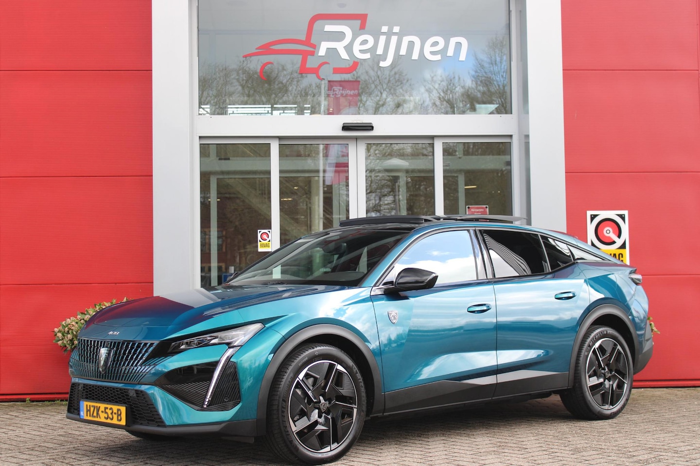 Peugeot e-408 - GT AVANTAGE 58 kWh | PANORAMISCH SCHUIF/KANTEL DAK | ELEKTRISCH BEDIENBARE VOORSTOELEN | S - AutoWereld.nl