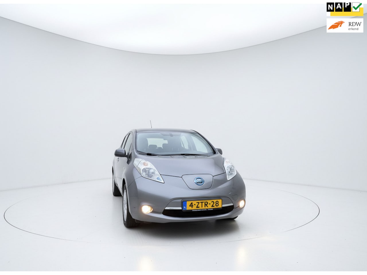 Nissan LEAF - Visia 24 kWh NIEUWSTAAT LAGE KM STAND - AutoWereld.nl