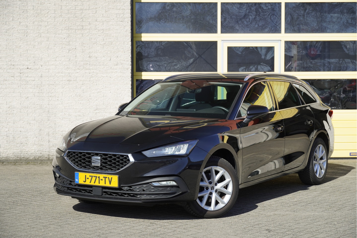 SEAT Leon Sportstourer - 1.5 TSI Style Launch Edition BJ2020 Lmv 16" | Led V+A | Pdc | Elek. trekhaak | Achteruitri - AutoWereld.nl