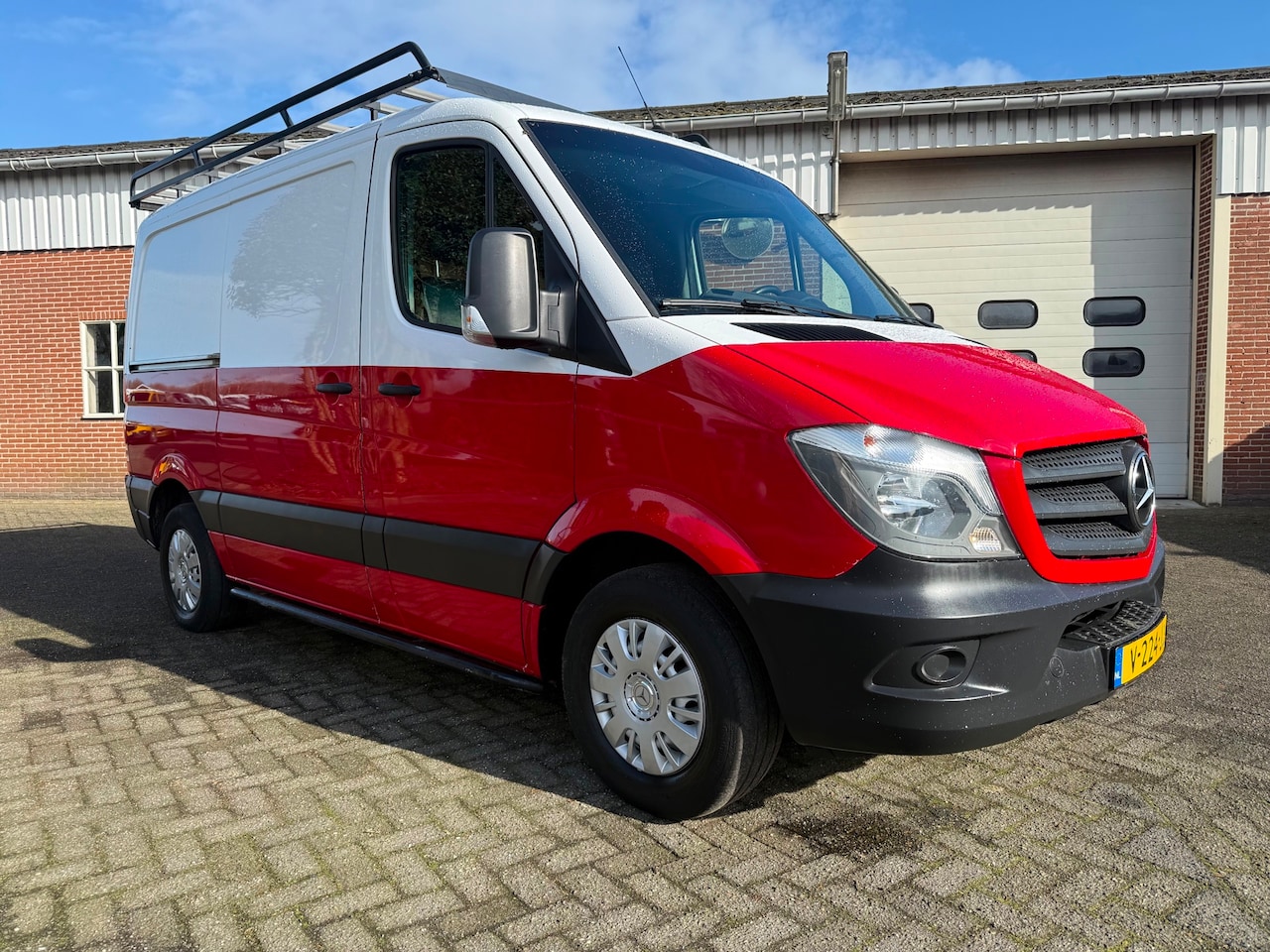Mercedes-Benz Sprinter - 214 2.2 CDI 143PK E6 airco cruise groot scherm 3-zits imperiaal - AutoWereld.nl