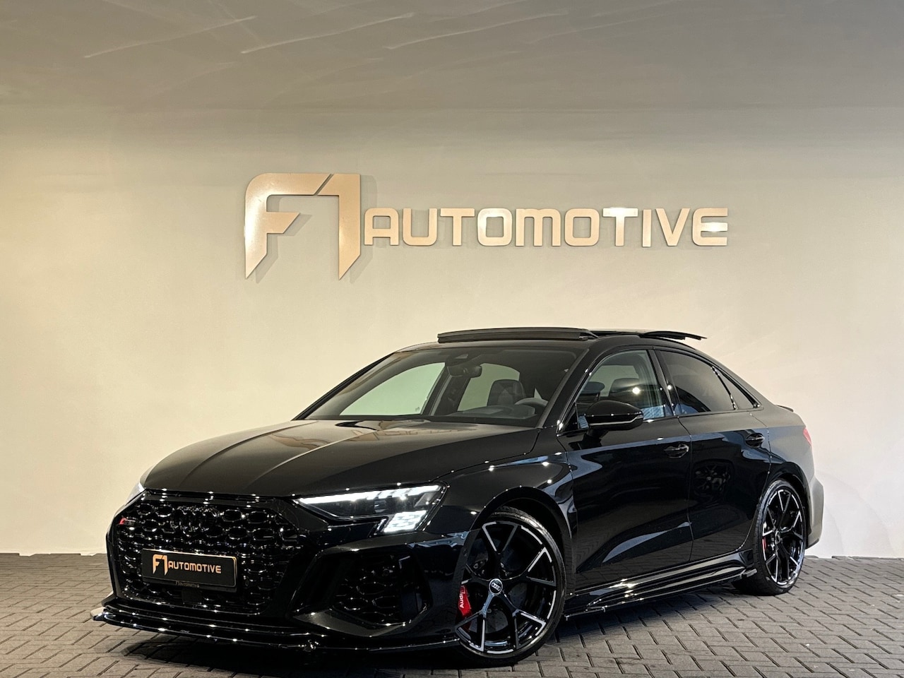 Audi RS3 - Limousine 2.5 TFSI quattro Pano|Ceramic|HuD|B&O|VOL - AutoWereld.nl