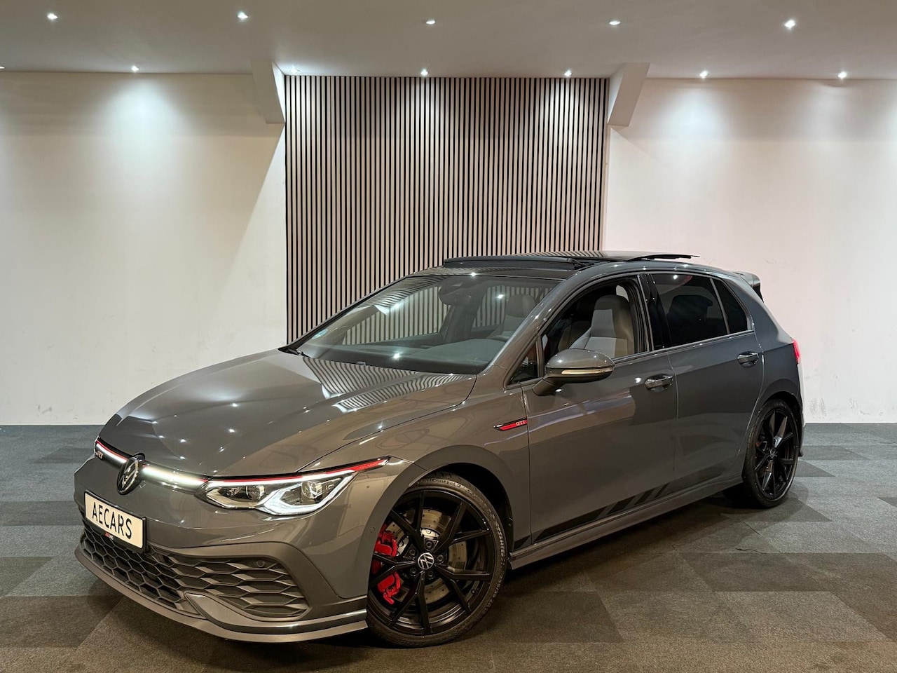 Volkswagen Golf - 2.0 TSI GTI Clubsport Pano Leder Camera Keyless ACC Standkachel - AutoWereld.nl