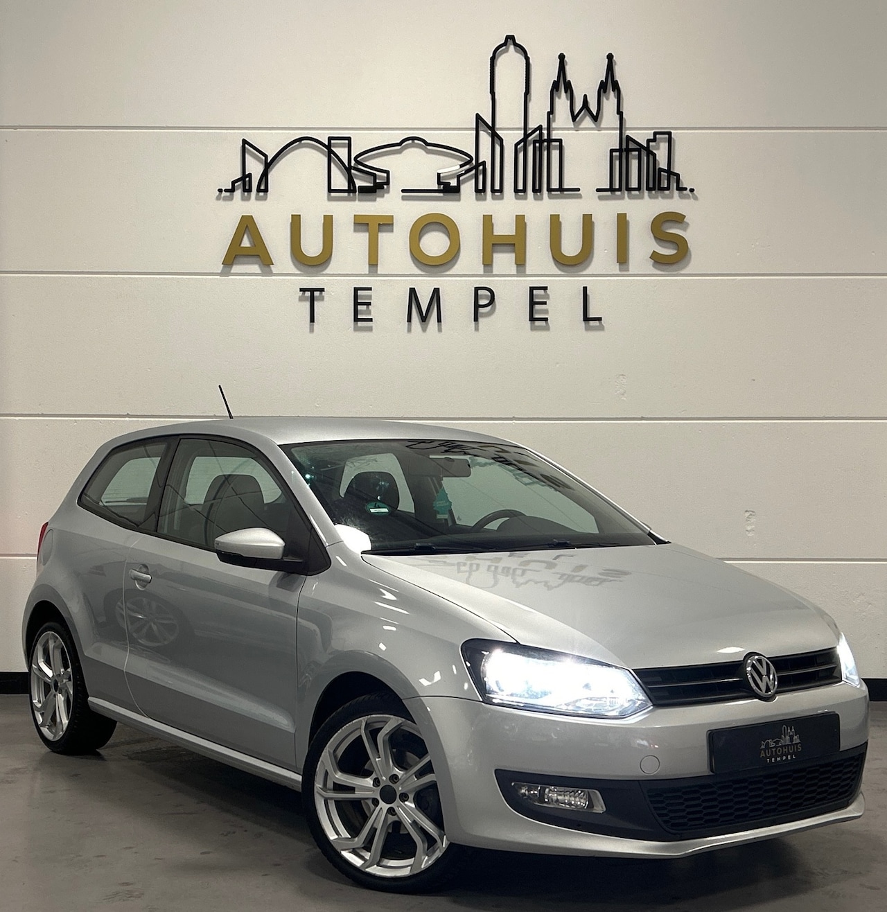 Volkswagen Polo - 1.4-16V Comfortline Automaat Airco Carplay Parkeersensoren Isofix - AutoWereld.nl