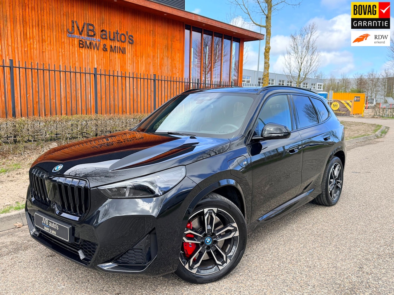 BMW X1 - XDrive30e M-Sport PRO, trekhaak, H&K, HUD - AutoWereld.nl