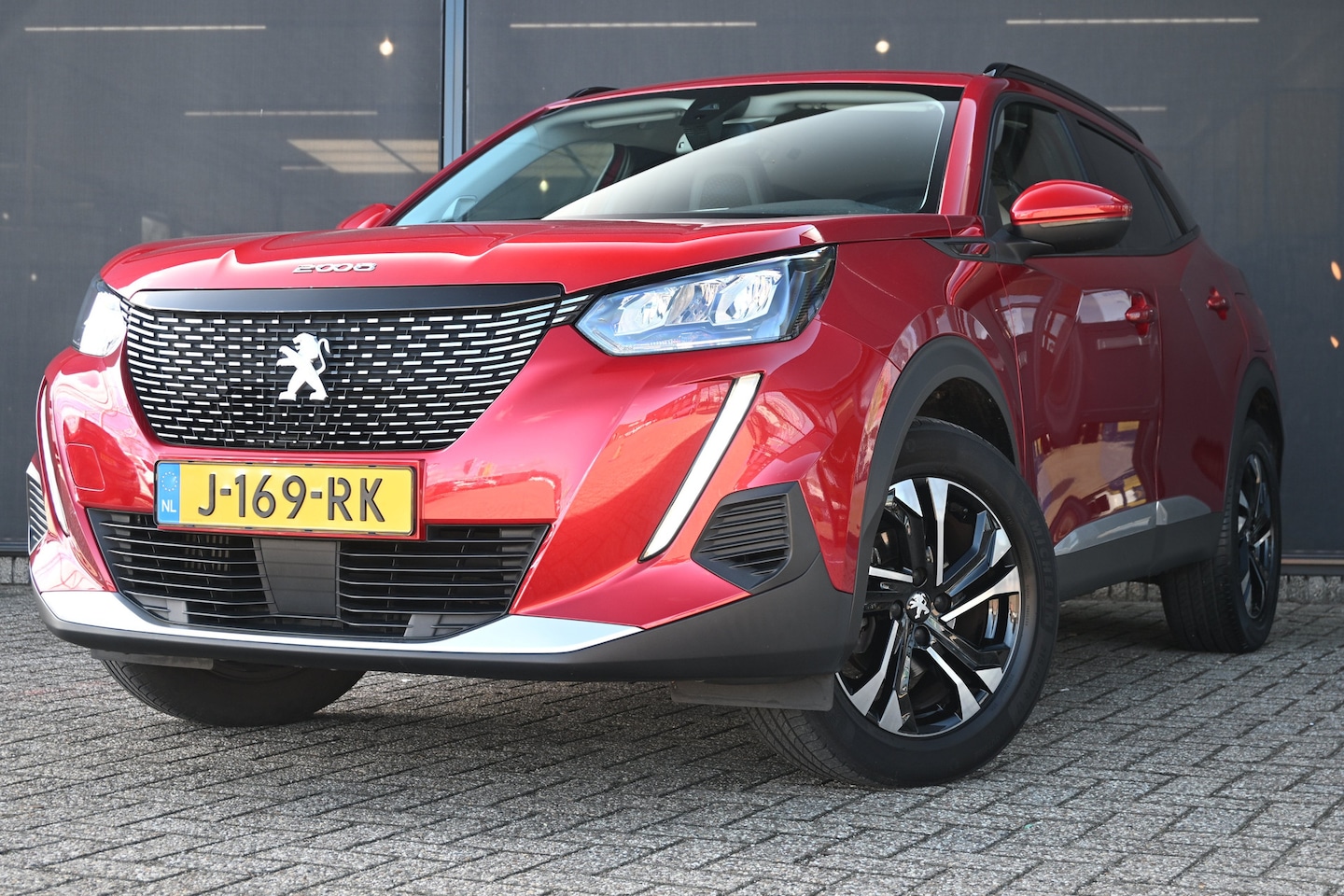 Peugeot 2008 - 1.2 PureTech Allure 130pk | Afn. Trekhaak | 1e Eigenaar | Dealeronderhouden | Navigatie | - AutoWereld.nl