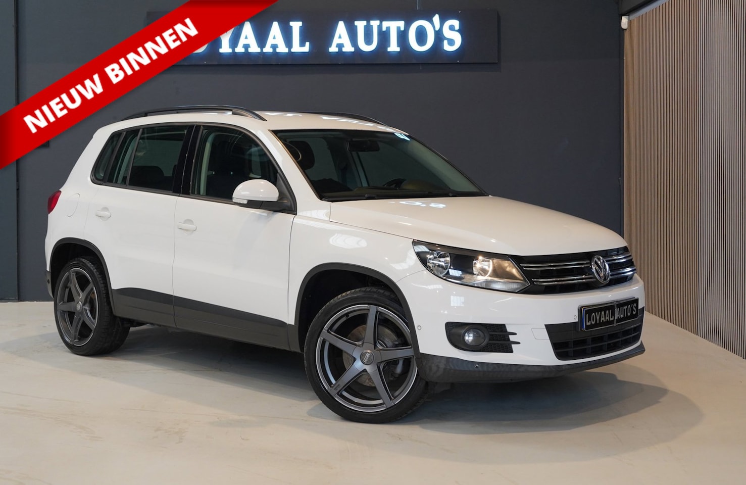 Volkswagen Tiguan - 1.4 TSI Easyline | AIRCO | PDC | ELEK.RAMEN | APK. - AutoWereld.nl