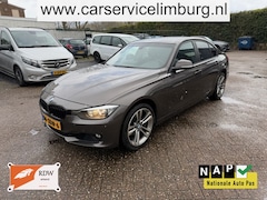 BMW 3-serie - 320i Executive Automaat Carplay