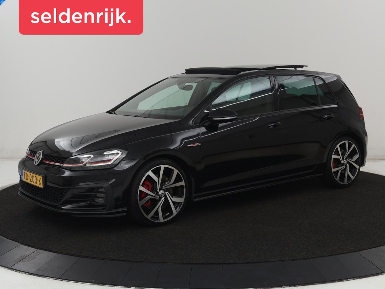 Volkswagen Golf - 2.0 TSI GTI Performance | Panoramadak | Adaptive Cruise | Stoelverwarming | Camera | Keyle - AutoWereld.nl